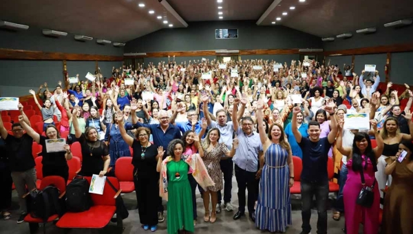 Secretaria de Educação do Acre realiza a certificação de mais de 900 professores mediadores em Rio Branco