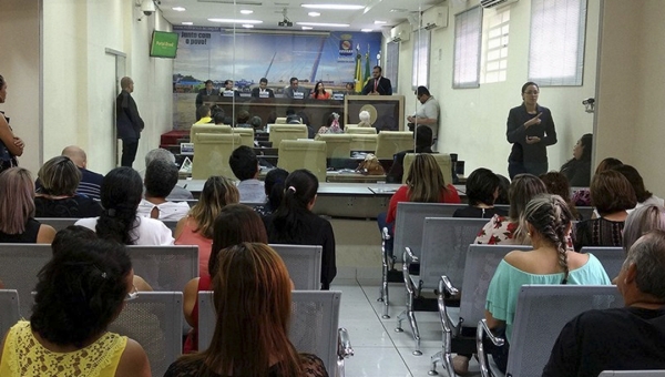 Enquanto Rio Branco se acaba em buracos, vereadores discutem Israel e Oriente Médio