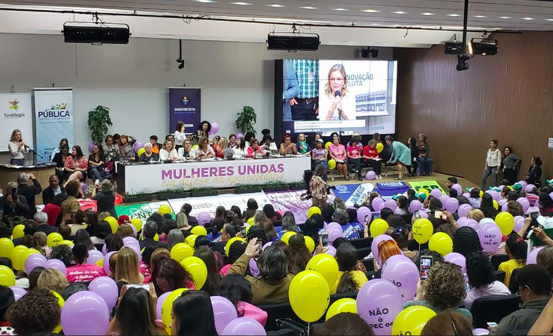 Perpétua Almeida participa de ato em defesa da aposentadoria das mulheres