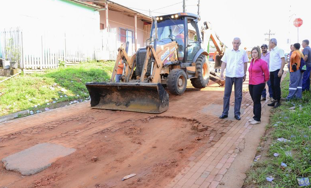 Liderados por Socorro Neri, prefeitos de todo o Acre vão a Cruzeiro do Sul conhecer sistema moderno de tapa-buracos