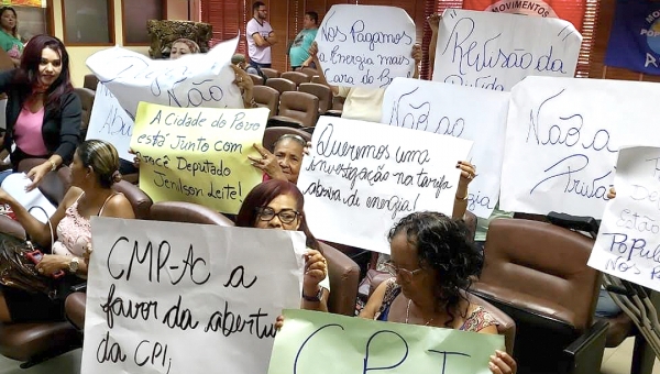 Manifestantes e Movimentos Sociais começam a ocupar plenário da Aleac