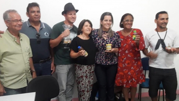 Mara Rocha apresenta Projeto de Lei criando Política Nacional de Incentivo à Apicultura e Meliponicultura