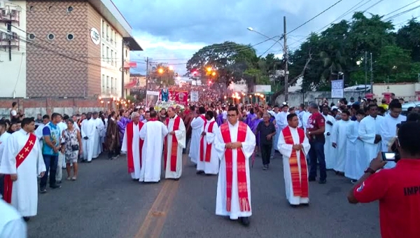 Procissão do Cristo Morto leva milhares às ruas de Rio Branco