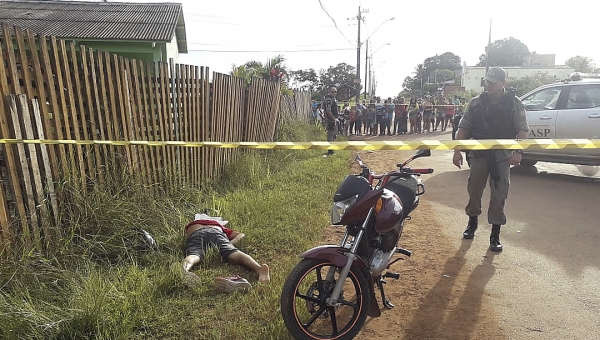 Sem piedade, homem é morto com seis tiros em frente a Paróquia São Paulo 