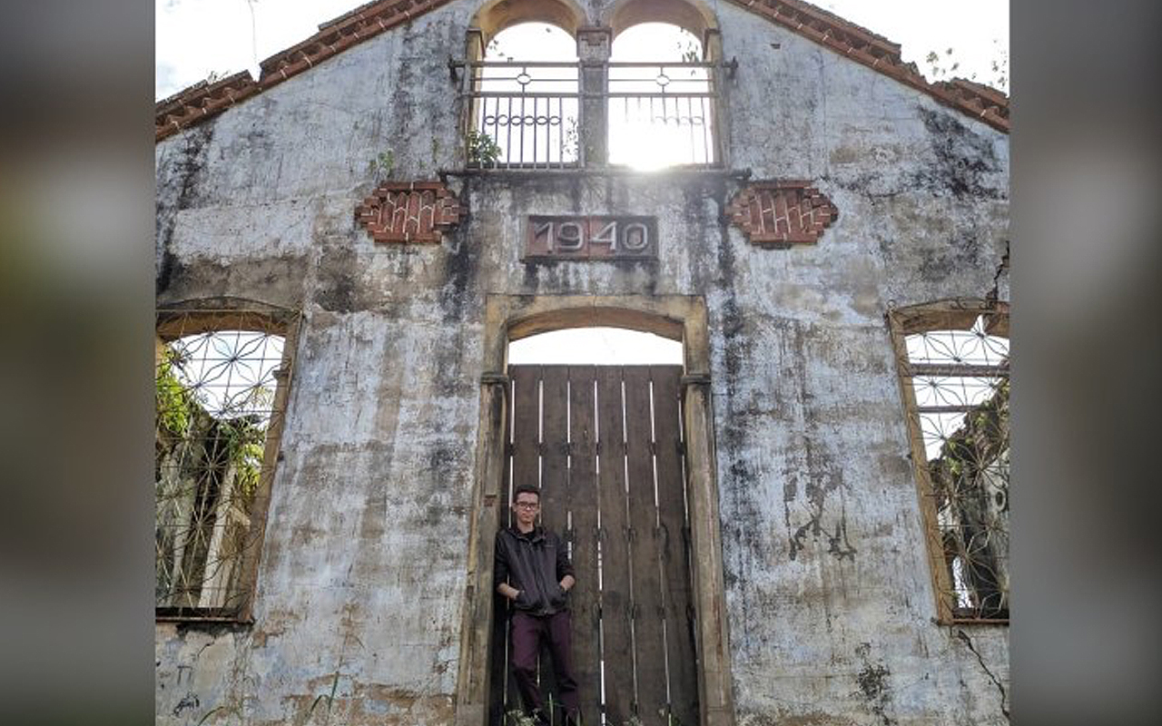Morador de Cruzeiro do Sul denuncia abandono de casa de 1940 e pede revitalização