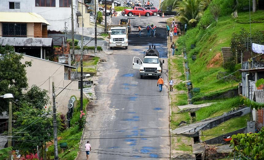 Prefeitura adquire mais 30 toneladas de asfalto e intensifica pavimentação das ruas de Cruzeiro do Sul