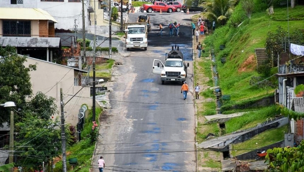 Prefeitura adquire mais 30 toneladas de asfalto e intensifica pavimentação das ruas de Cruzeiro do Sul