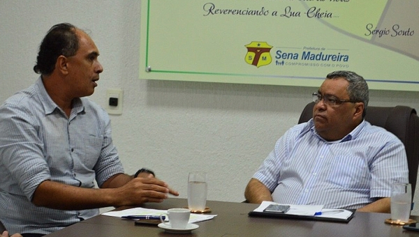 Prefeito de Sena Madureira e diretor de hospital estadual trocam farpas nas redes sociais