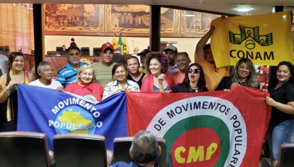 Manifestantes ocupam as galerias da Aleac durante audiência sobre aumento da energia