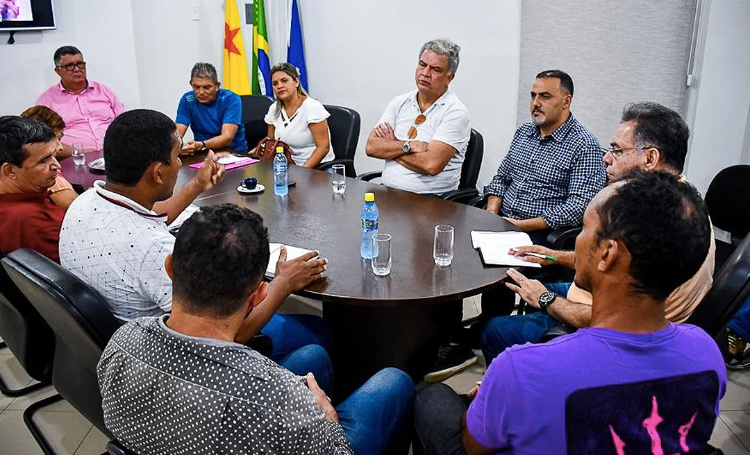Senador Sérgio Petecão visita prefeito de Cruzeiro do Sul Ilderlei Cordeiro