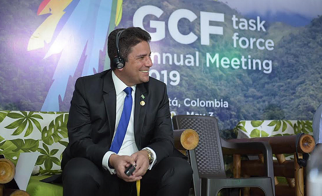 “Sim! Vamos desenvolver o Acre preservando o meio ambiente”, diz Gladson Cameli em reunião do GCF, na Colômbia