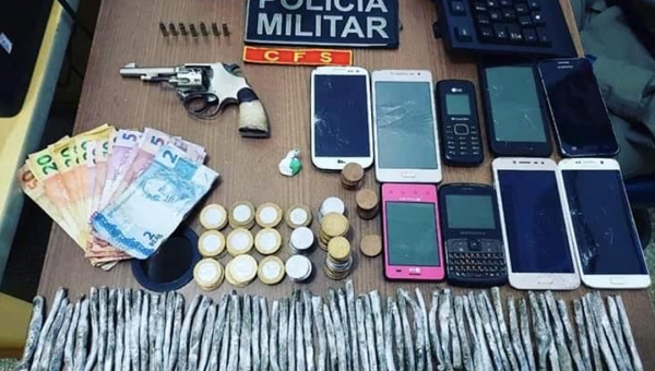 Polícia Militar apreende drogas e armas em casa no centro de Rio Branco