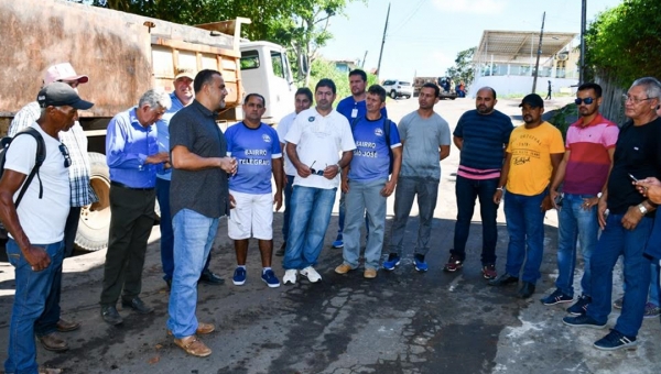 Vereadores e presidentes de bairro de Cruzeiro do Sul acompanham obras de infraestrutura
