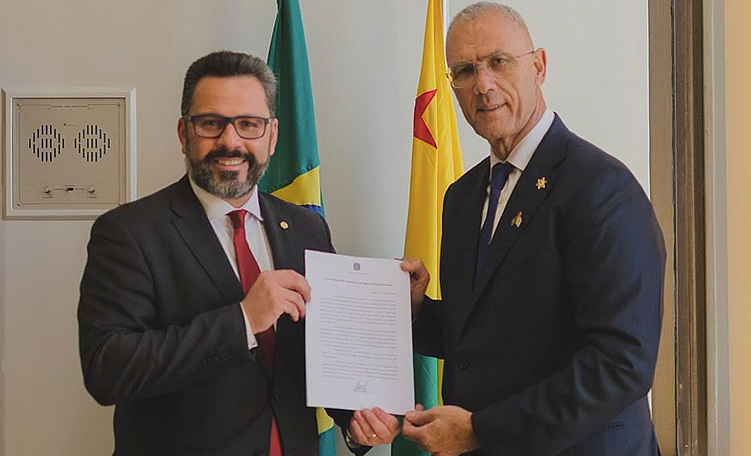 Alan Rick entrega carta de apoio a Israel ao embaixador Yossi Shelley