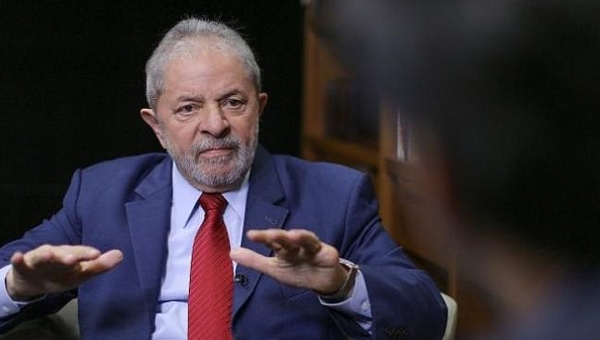 Lula critica Bolsonaro e ataca Moro: "Nasceu para se esconder atrás da toga"