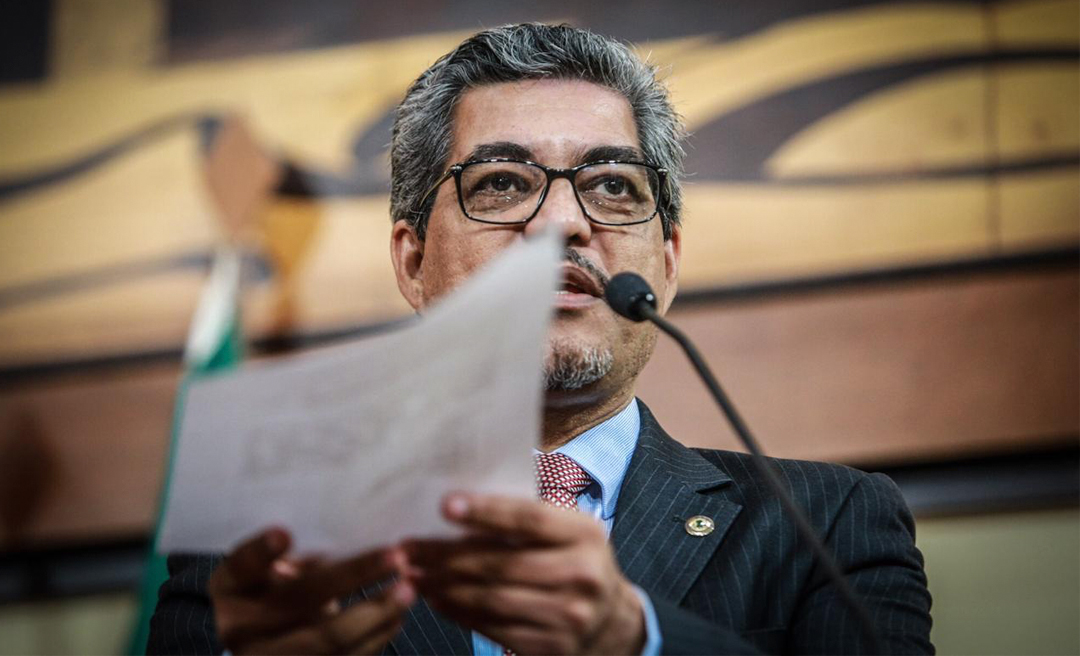 A educação deve ser tratada como prioridade, diz Edvaldo ao criticar cortes federais 