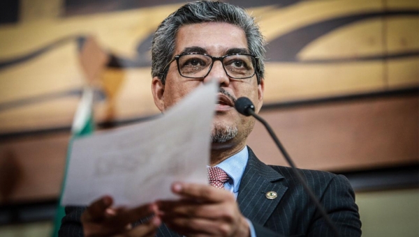 A educação deve ser tratada como prioridade, diz Edvaldo ao criticar cortes federais 