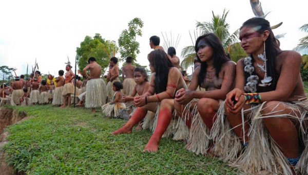 A ministros das economias mais ricas, índios do Acre mostram seu papel na preservação do planeta 