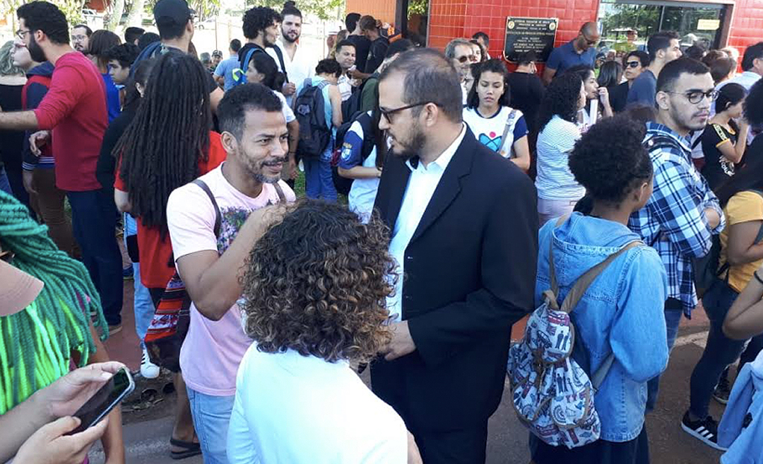 Forneck participa de protestos contra a reforma da previdência e os cortes nas universidades; "Momento de resistência", diz