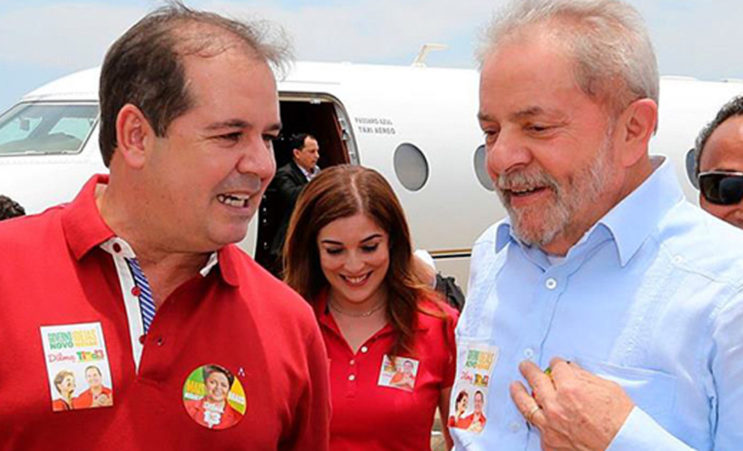 Ex-governador Tião Viana, do PT, grita "Lula LIVRE" após processo de Lula no TRF-4