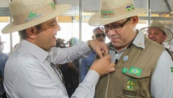 Ao lado do governador de Rondônia, Gladson participa da abertura de feira de agronegócio em Ji-Paraná e fala em parcerias