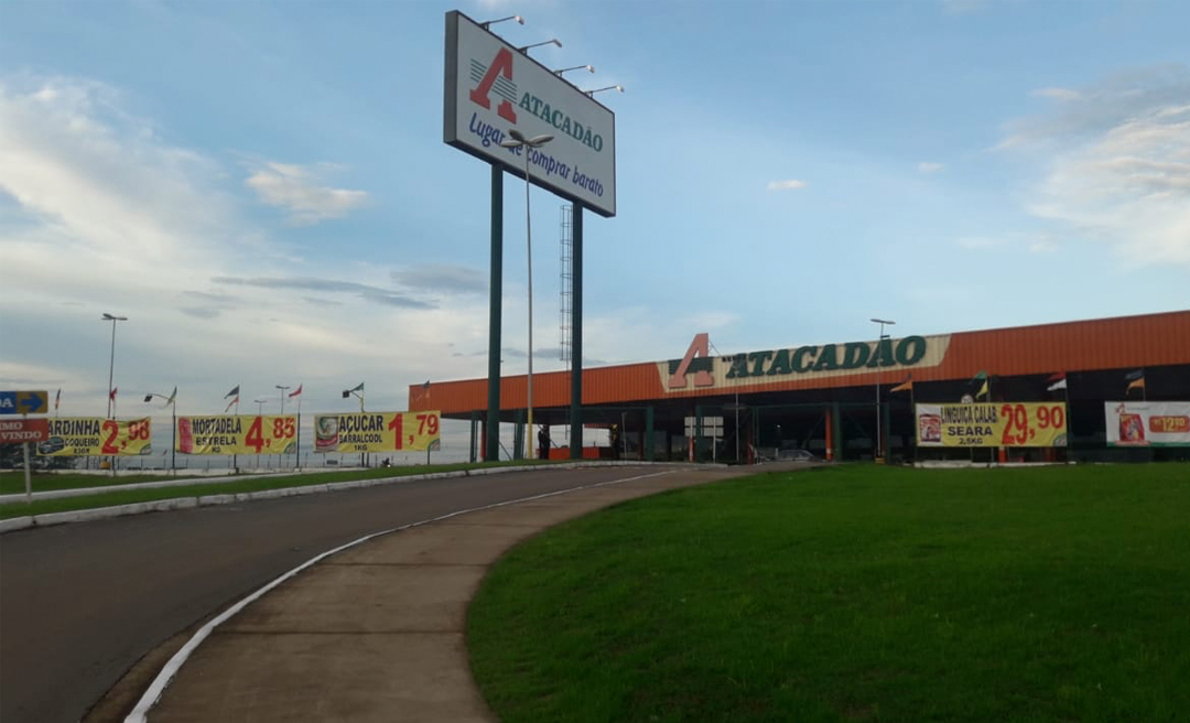 Funcionário do Atacadão perde a vida esmagado por caminhão em pátio do supermercado