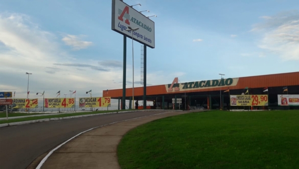 Funcionário do Atacadão perde a vida esmagado por caminhão em pátio do supermercado