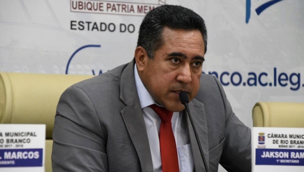 Jackson Ramos diz que asfaltamento em ruas já pavimentadas tem base em estudo da Emurb 