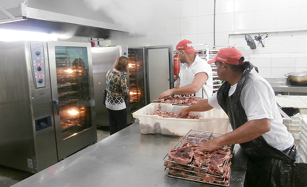 Acre gasta R$ 4,5 milhões mensais com alimentação de presos, que têm à disposição um cardápio com peixe, guisado, fraldinha, peito de frango e bife acebolado