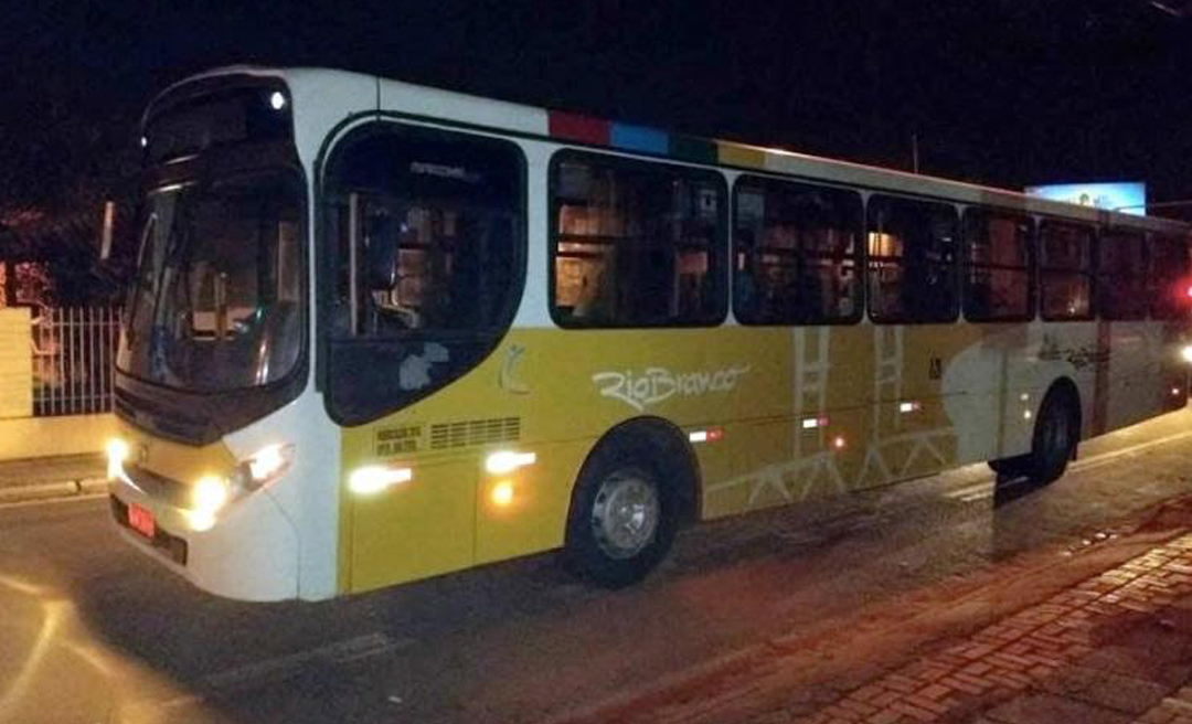 Criminosos armados invadem ônibus do Irineu Serra e fazem arrastão 