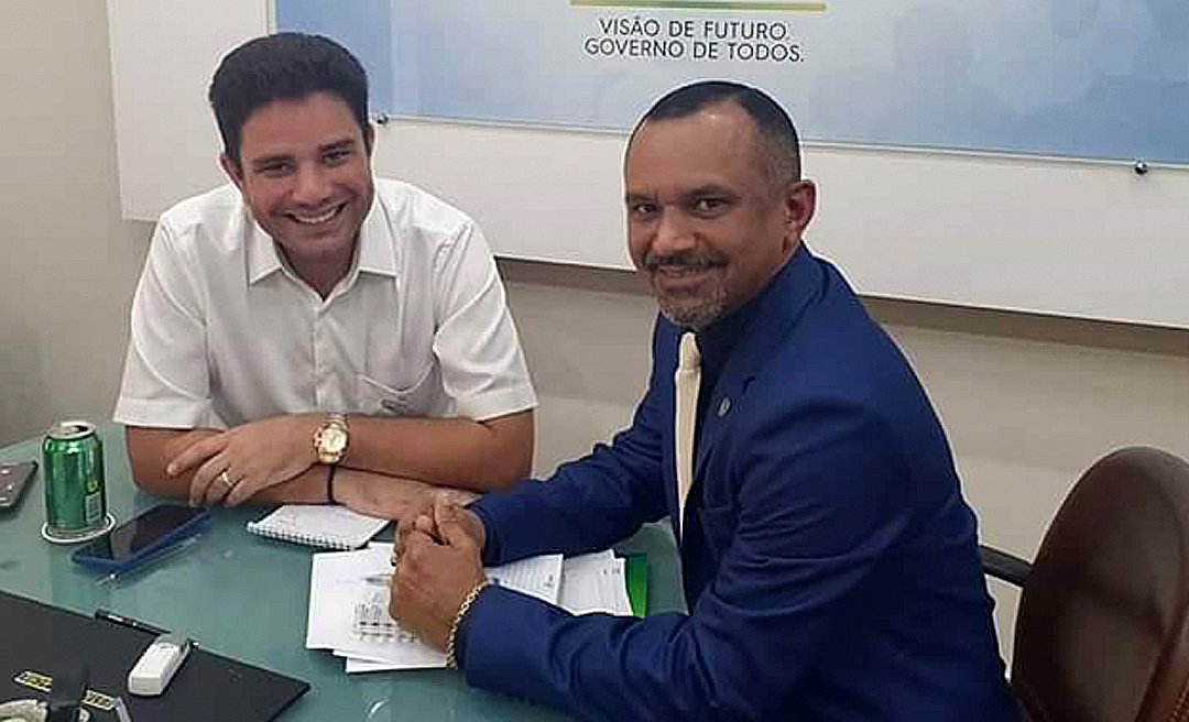 Após anunciar candidatura à prefeitura à revelia de Gladson, Luziel pede a 'bênção' ao governador