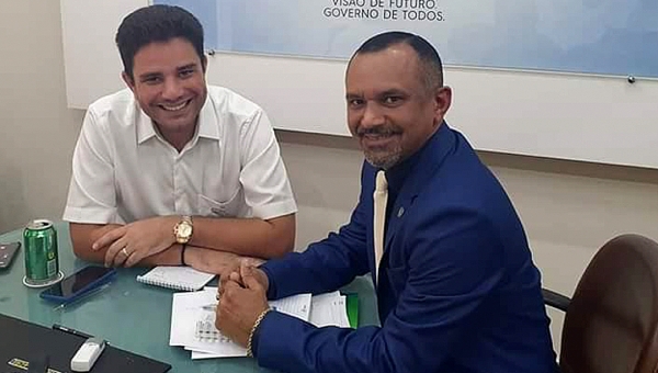 Após anunciar candidatura à prefeitura à revelia de Gladson, Luziel pede a 'bênção' ao governador