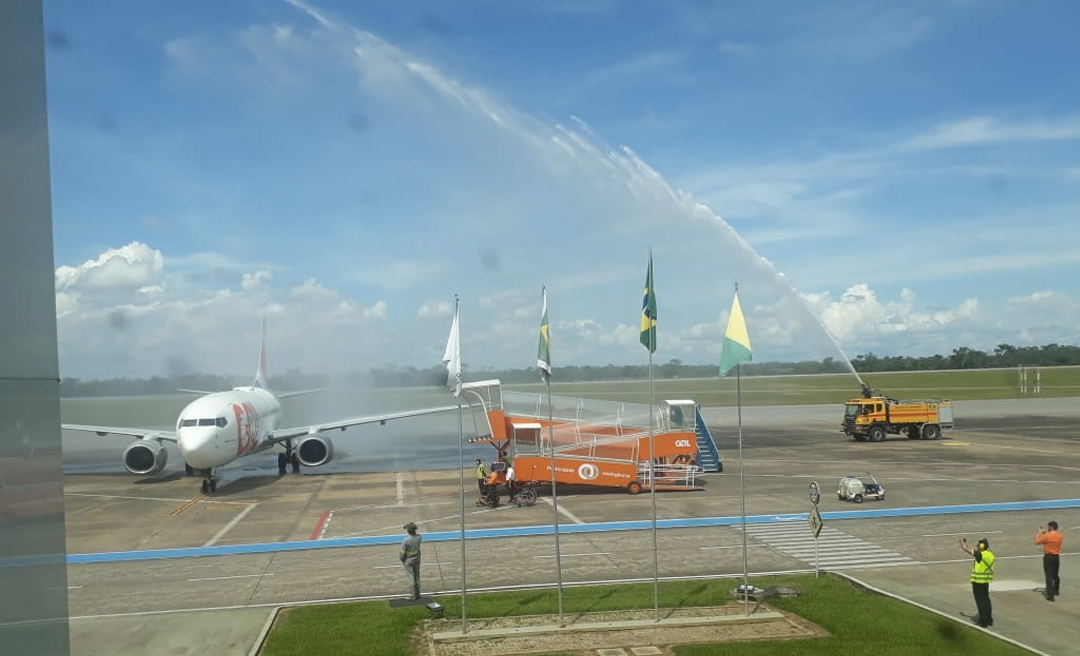 Recebido com chuva artificial, GOL inicia operação de voos diurnos de Rio Branco para Cruzeiro do Sul