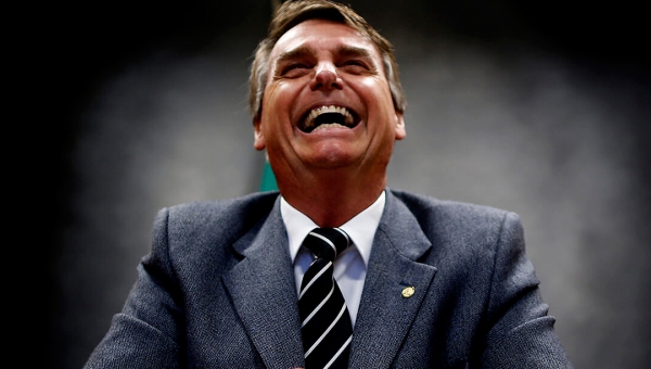 Bolsonaro diz que terras indígenas e parques nacionais inviabilizam o desenvolvimento do Acre 