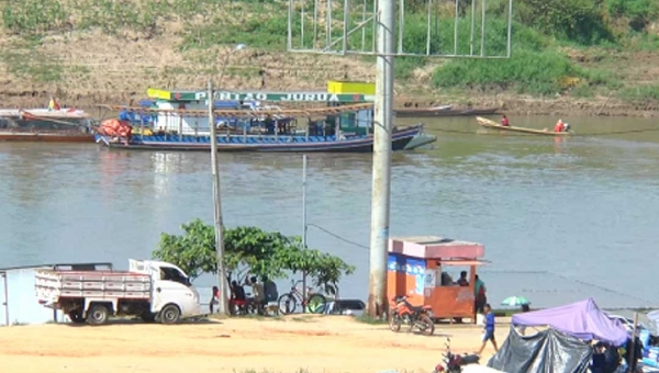 Piratas atacam embarcações e roubam objetos de passageiros no rio Juruá em Cruzeiro do Sul