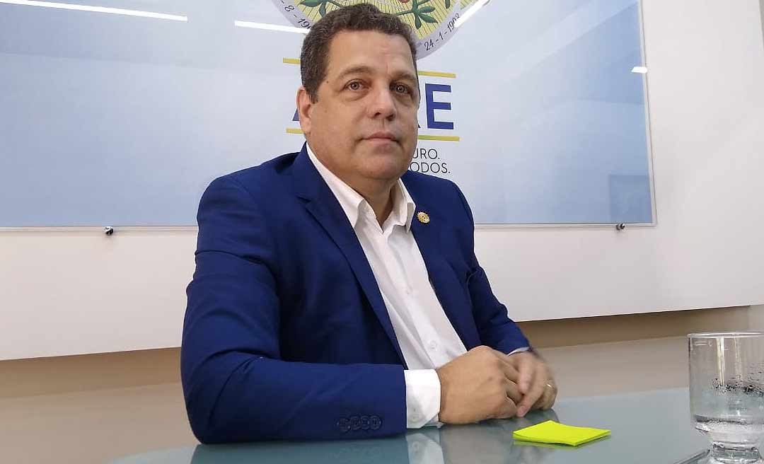 Major Rocha sanciona lei que proíbe fichas sujas no governo