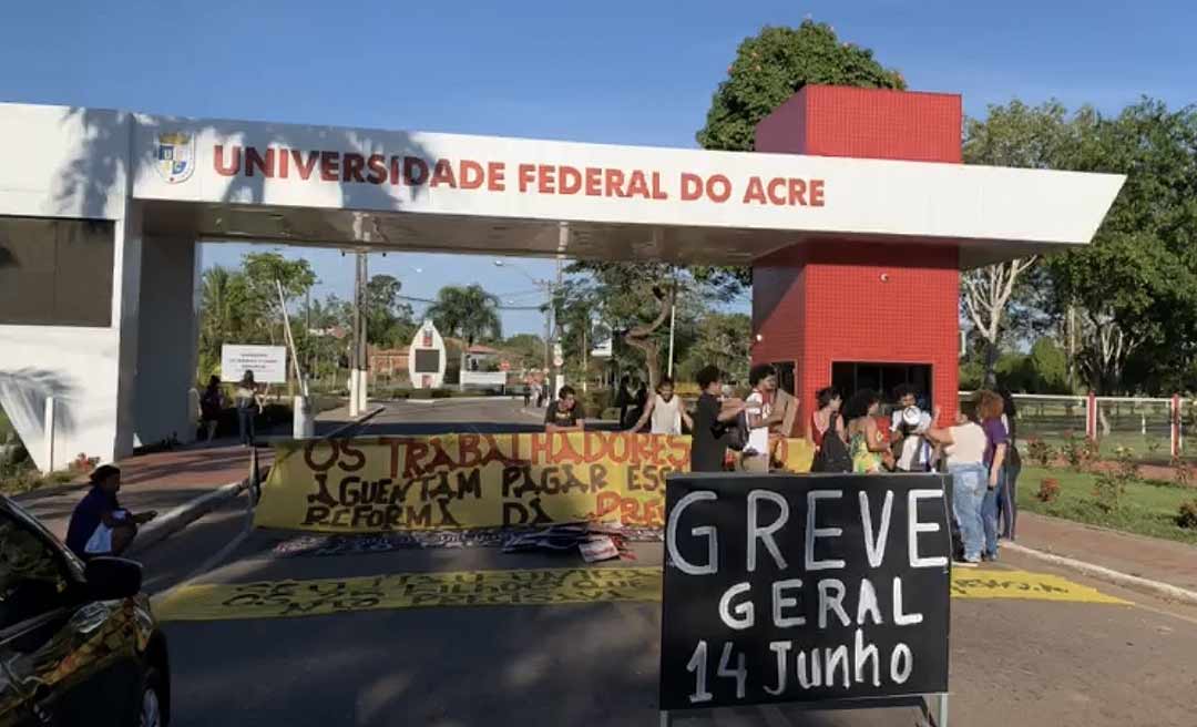 Estudantes e servidores da Ufac fecham a entrada da instituição em ato da greve geral