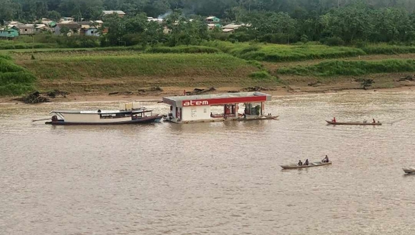 Após ANP proibir abastecimento de pontões em local inadequado, Marinha autoriza provisoriamente