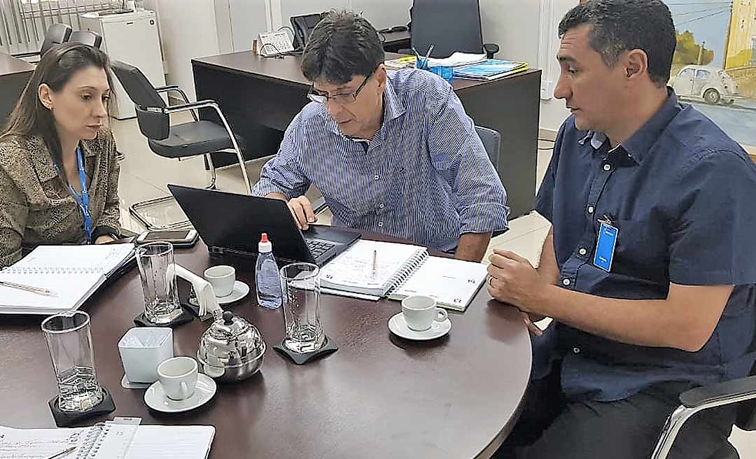 Energisa garante ao deputado Jesus Sérgio a ampliação da rede elétrica na área urbana de Tarauacá