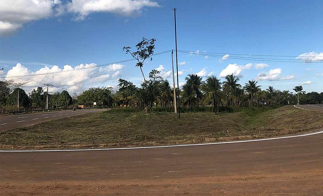 Governo recupera e entrega trecho da AC-40 sinalizado e com ciclovias em Senador Guiomard