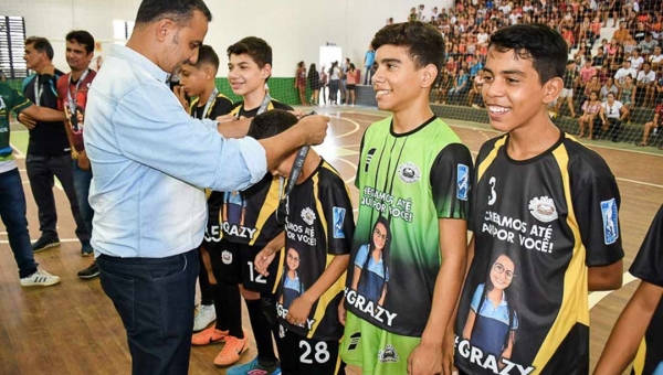 Prefeitura realiza encerramento dos Jogos Escolares em Cruzeiro do Sul com grande festa esportiva
