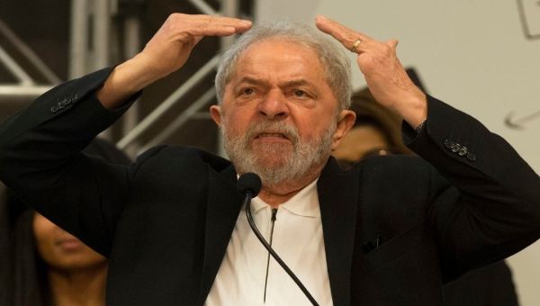 Supremo decide se vai soltar o ex-presidente Lula nesta terça-feira