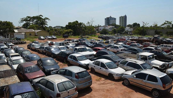 Detran Acre publica edital de leilão de 416 veículos entre carros e motos em Rio Branco