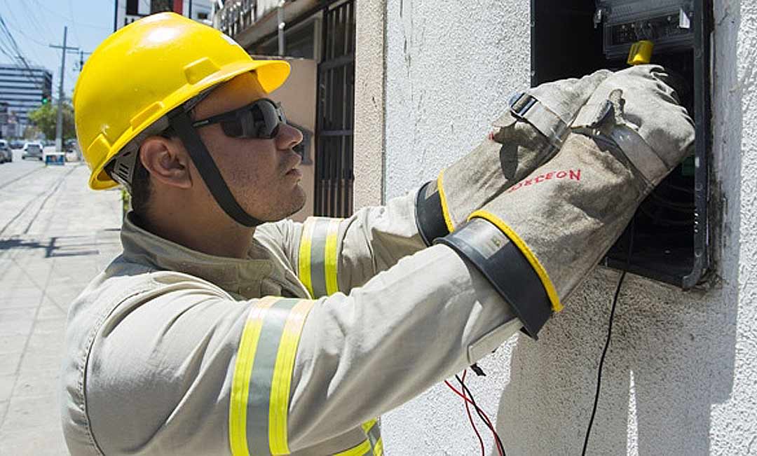 Projeto que proíbe corte de água, telefonia, internet e energia elétrica em finais de semana e feriados é aprovado