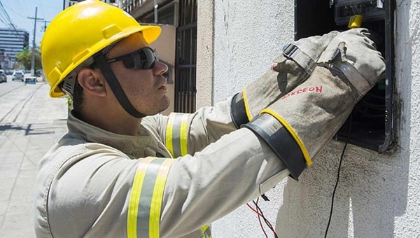 Projeto que proíbe corte de água, telefonia, internet e energia elétrica em finais de semana e feriados é aprovado