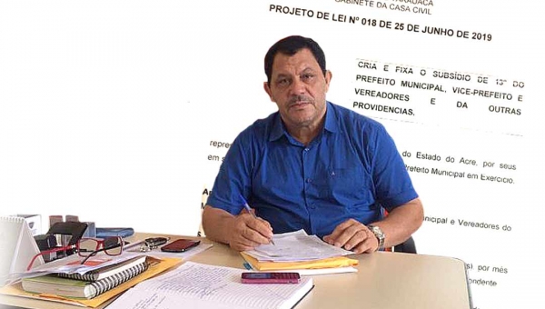 Vice-prefeito de Tarauacá manda para a Câmara projeto que cria o 13º  salário dele, da prefeita  e dos vereadores