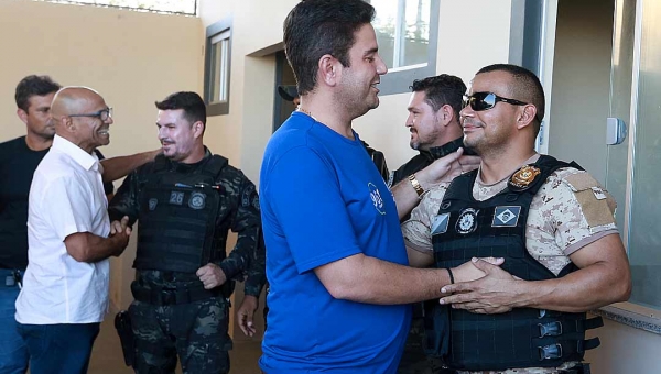 Gladson entrega novos pavilhões e alojamento para agentes da penitenciária de Rio Branco