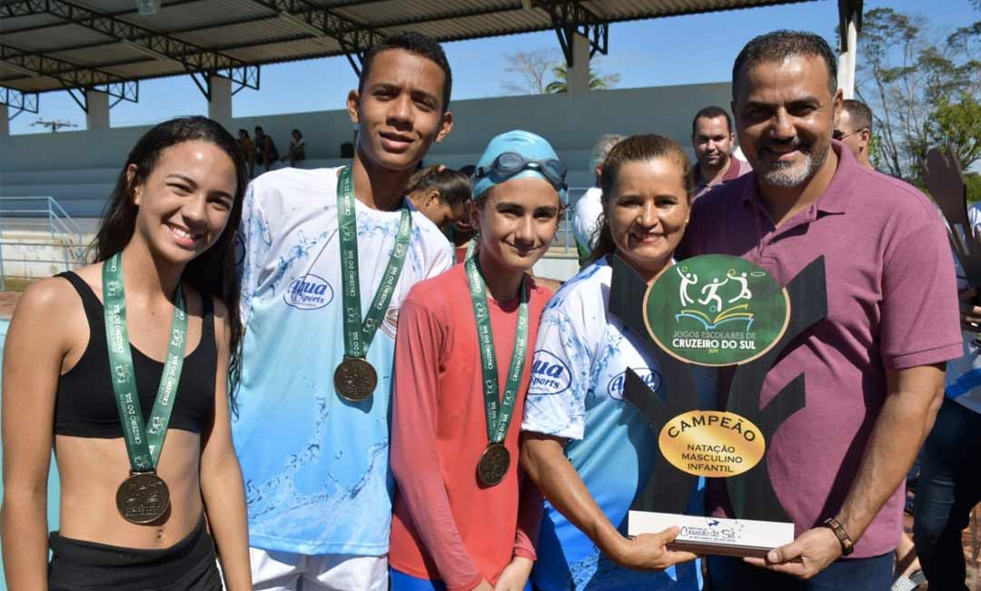 Prefeitura de Cruzeiro do Sul realiza premiação de escolas campeãs em atletismo e natação 