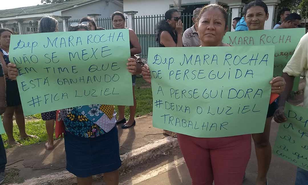 Agricultores fecharam a AC-40 em protesto contra a possível exoneração do atual chefe do Mapa