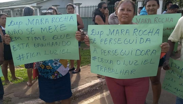 Agricultores fecharam a AC-40 em protesto contra a possível exoneração do atual chefe do Mapa